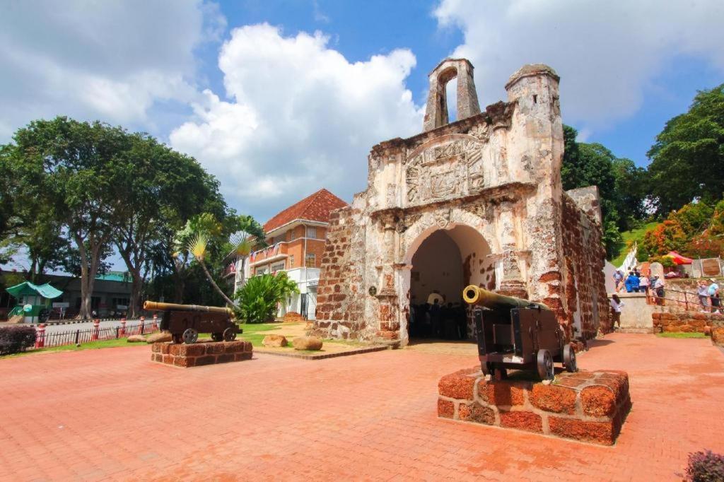 Grand Ct Hotel Malacca Esterno foto