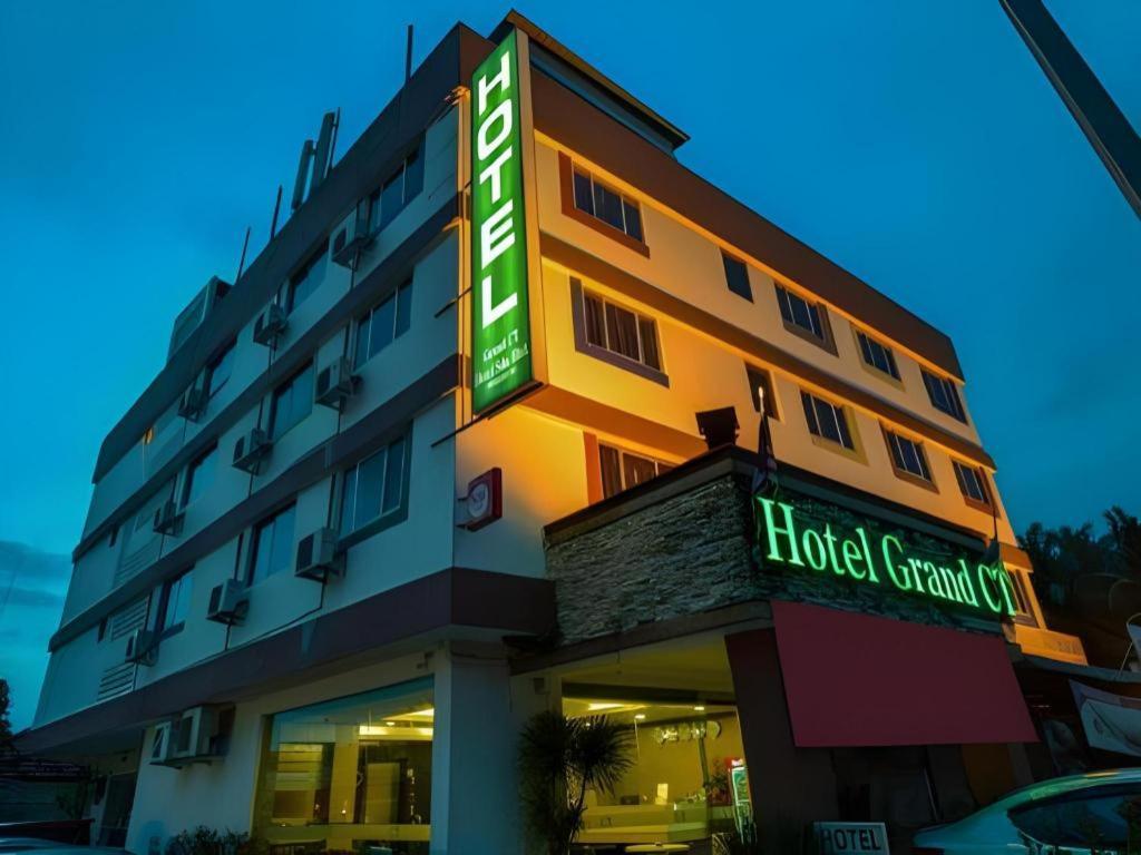 Grand Ct Hotel Malacca Esterno foto