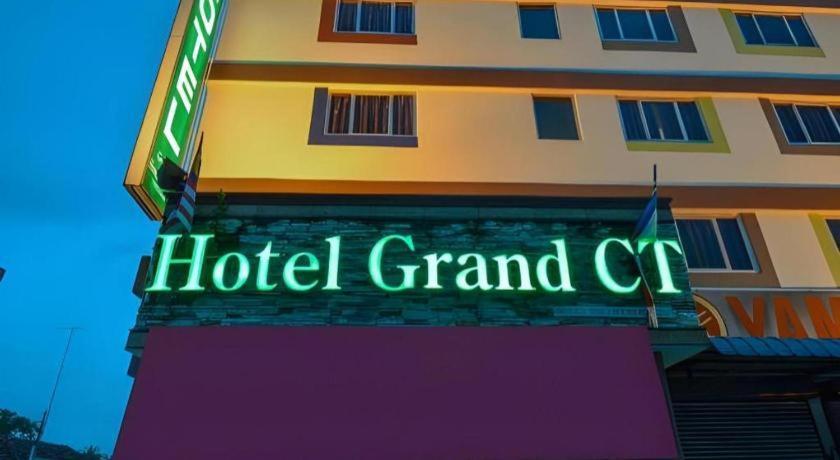 Grand Ct Hotel Malacca Esterno foto
