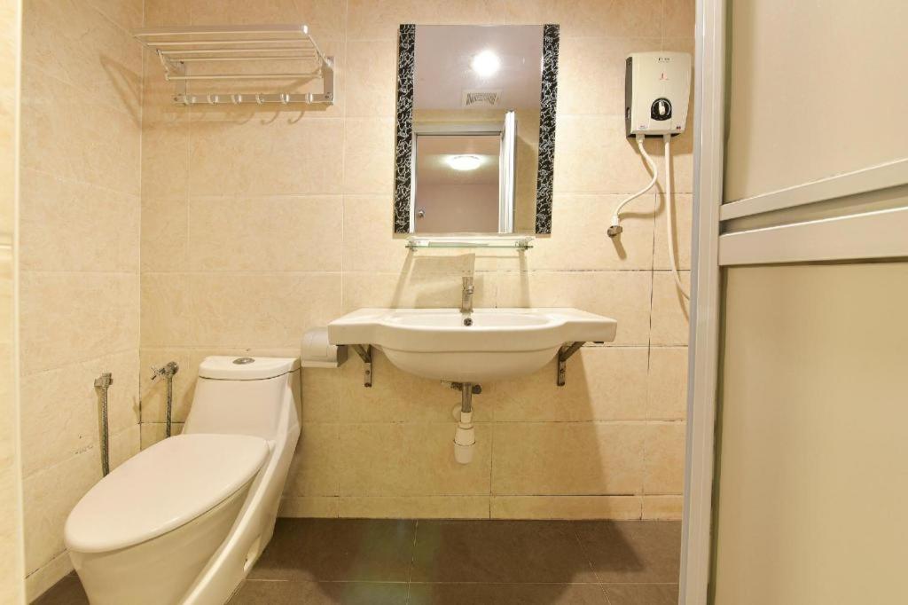 Grand Ct Hotel Malacca Esterno foto