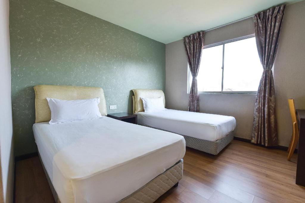 Grand Ct Hotel Malacca Esterno foto