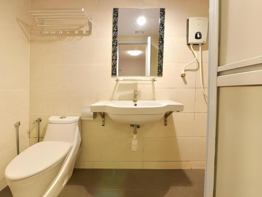 Grand Ct Hotel Malacca Esterno foto